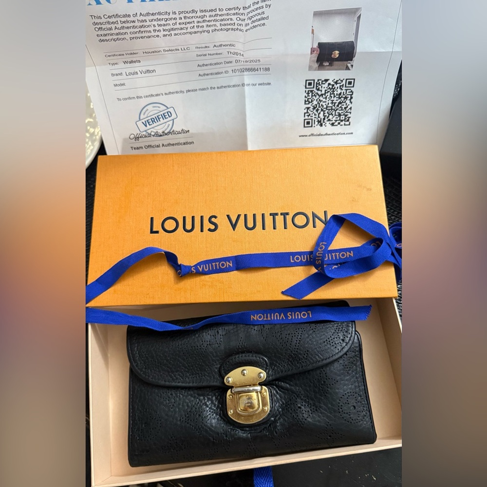 Louis Vuitton Black Leather wallet with Gold Accents Used